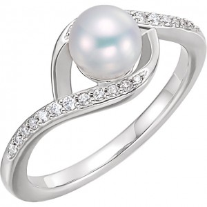 14K White Freshwater Cultured Pearl Diamond Ring